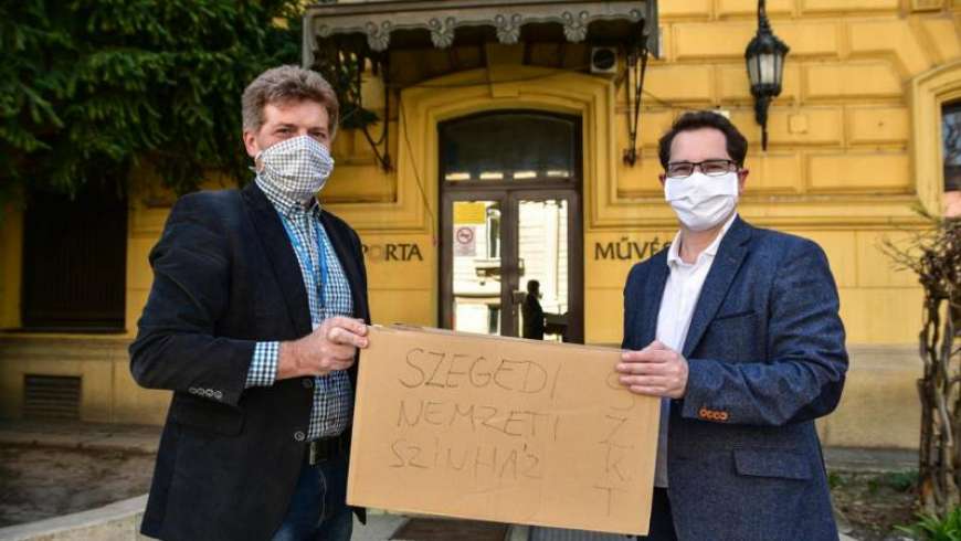 Jelmezek helyett arcmaszkokat varrtak a színházban: a szegedi troli- és villamosvezetőket védik majd a frontvonalban