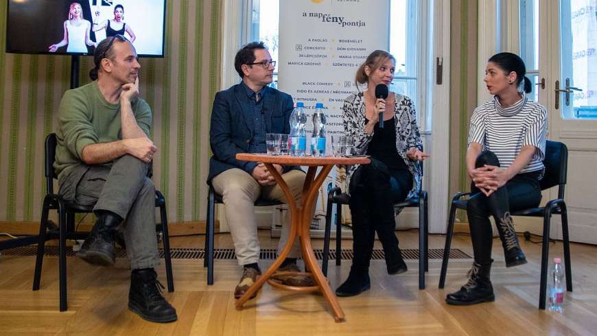 Ki kicsoda valójában? – Sztereotípiákat döntöget a személyiségzavarról Horgas Ádám interaktív monodrámája 