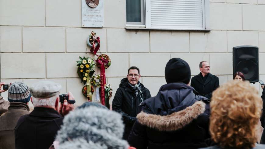 Karikó Teréz emléktábla avatás