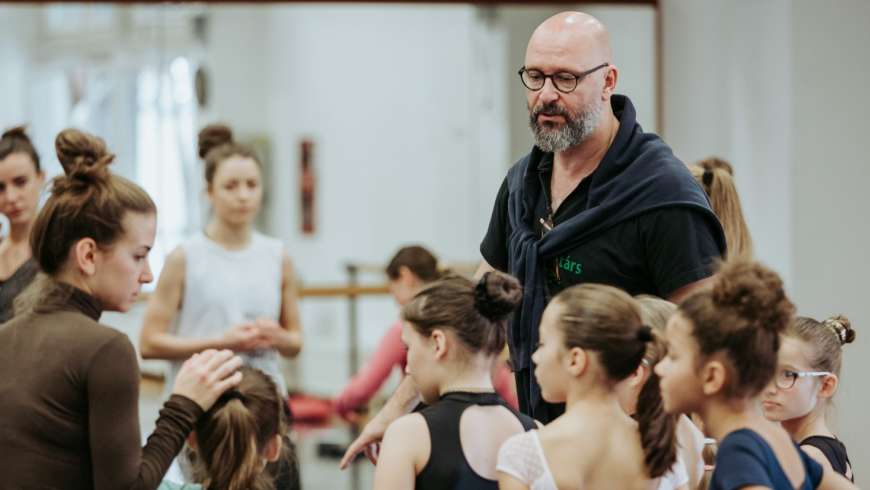 „A gyerekeknek látniuk kell a tánc csodáját”