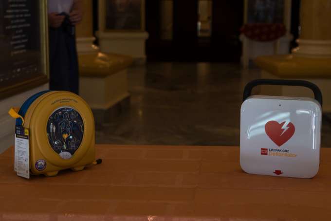 Defibrillátorokat kapott ajándékba a színház | fotó: Tari Róbert / Szegedi Nemzeti Színház