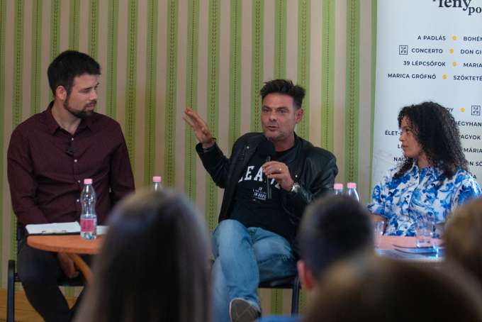 Martin McDonagh fekete komédiája nyitja a kisszínházi évadot: asszociatív játék a rasszizmusról és a kizsákmányolásról