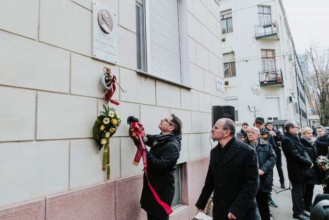 Karikó Teréz emléktábla avatás