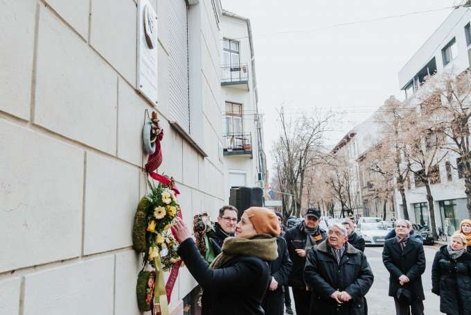 Karikó Teréz emléktábla avatás
